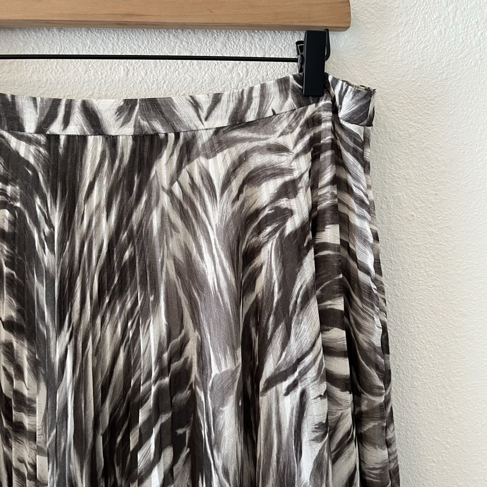 Talbots Women's Midi Skirt Size 10 Black Ivory Print Accordion Sheer Lined Zip - Picture 7 of 15